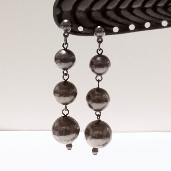 Vintage Silver Tone Triple Ball Drop Pierced Earrings Retro Chic 2.5” - Picture 4 of 6